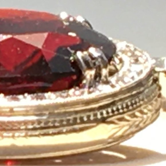 Vintage Art Deco 1930s 13.7 ct Deep Red Garnet 0.48 ct Diamond Platinum Pendant - Picture 9 of 9